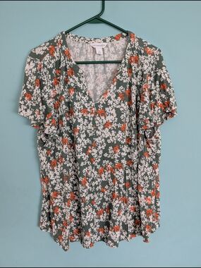 Liz Claiborne Green Floral V-Neck Flutter Sleeve Top